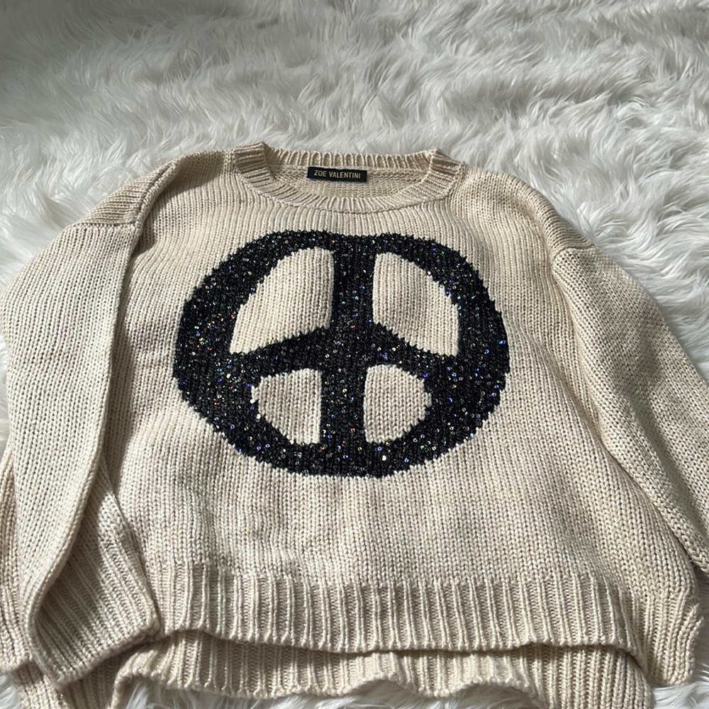 Zoe Valentini tan sweater with peace sign size small worn 1x